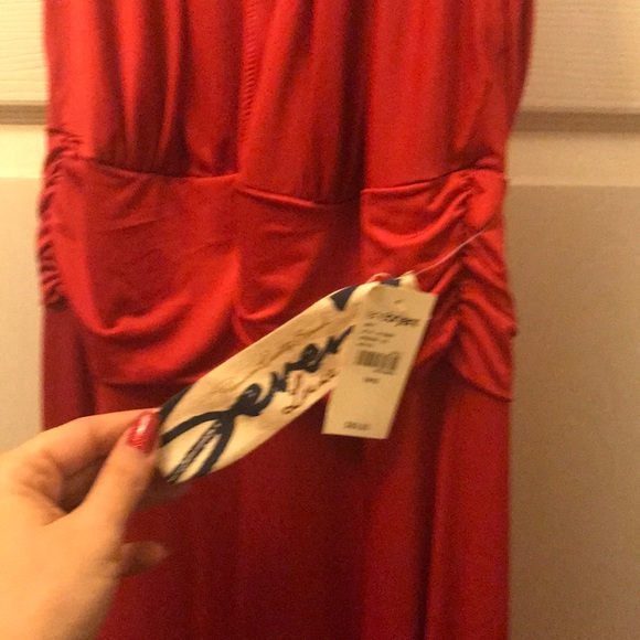 Red dress - Picture 1 of 2